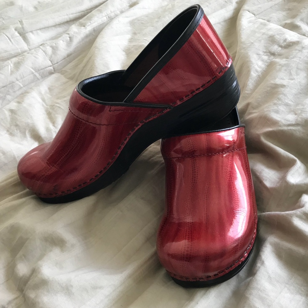 Dansko Prof Patent Red Eel Skin pattern size 41